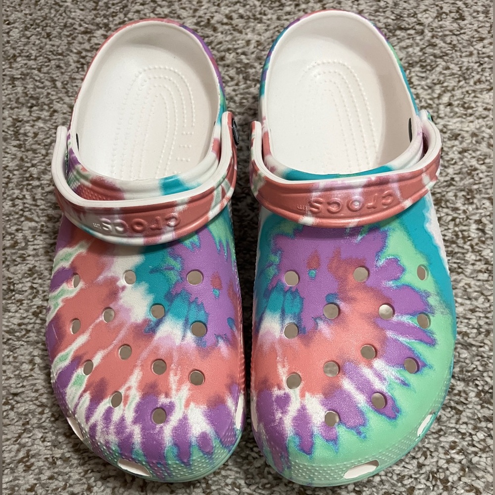 Men’s Size 11 Tie Dye Crocs Shoes